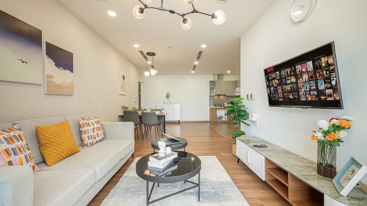 Tan Thuan Tay Apartment | Spacious 3Brs Apt - Large Living room - Amazing Pool & Gym