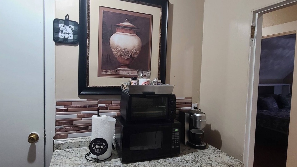 Hartford Apartment | Spacious 3rd floor 2bedroom apartment