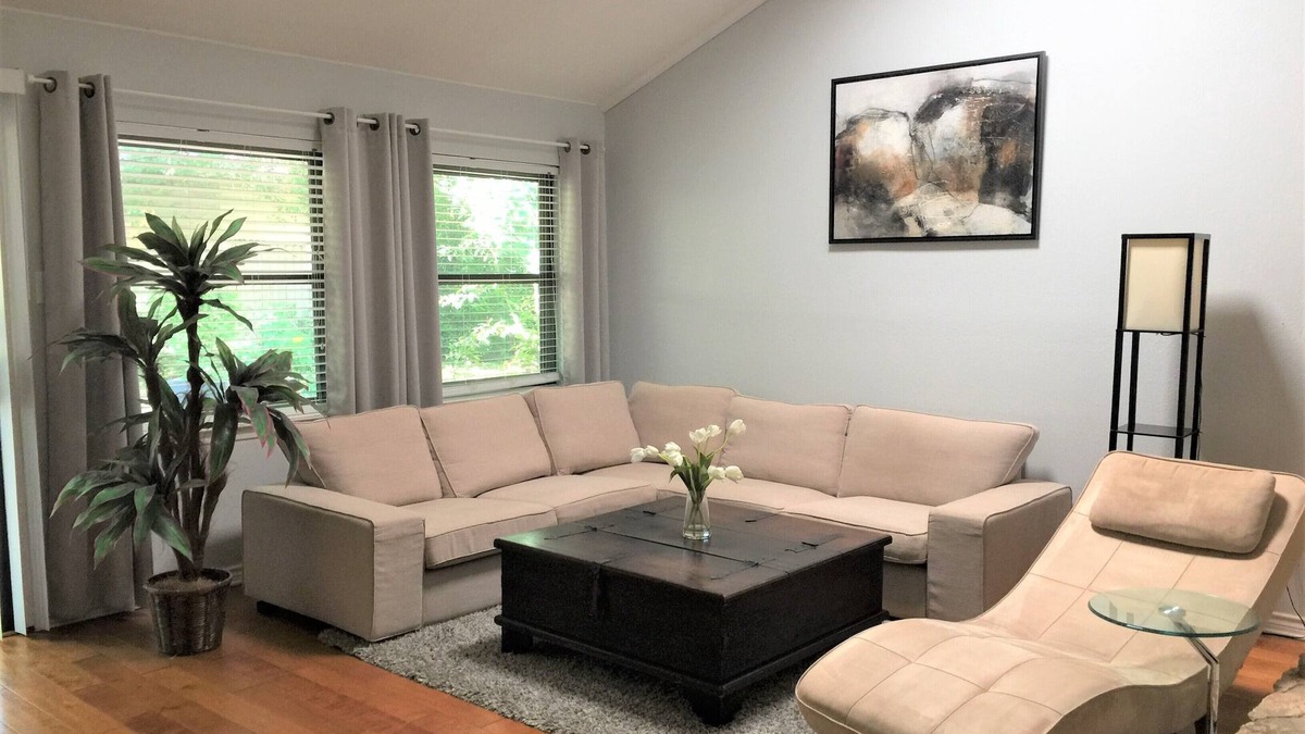 Wells Branch House | Spacious 4/2 across from a huge park. Perfect for walking,birdwatching,relaxing.