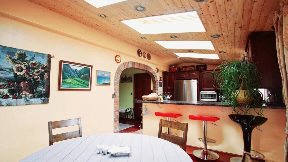 Glendale House | Spacious 4+2 bedroom 9 beds house with dedicated office, loft, and jacuzzi