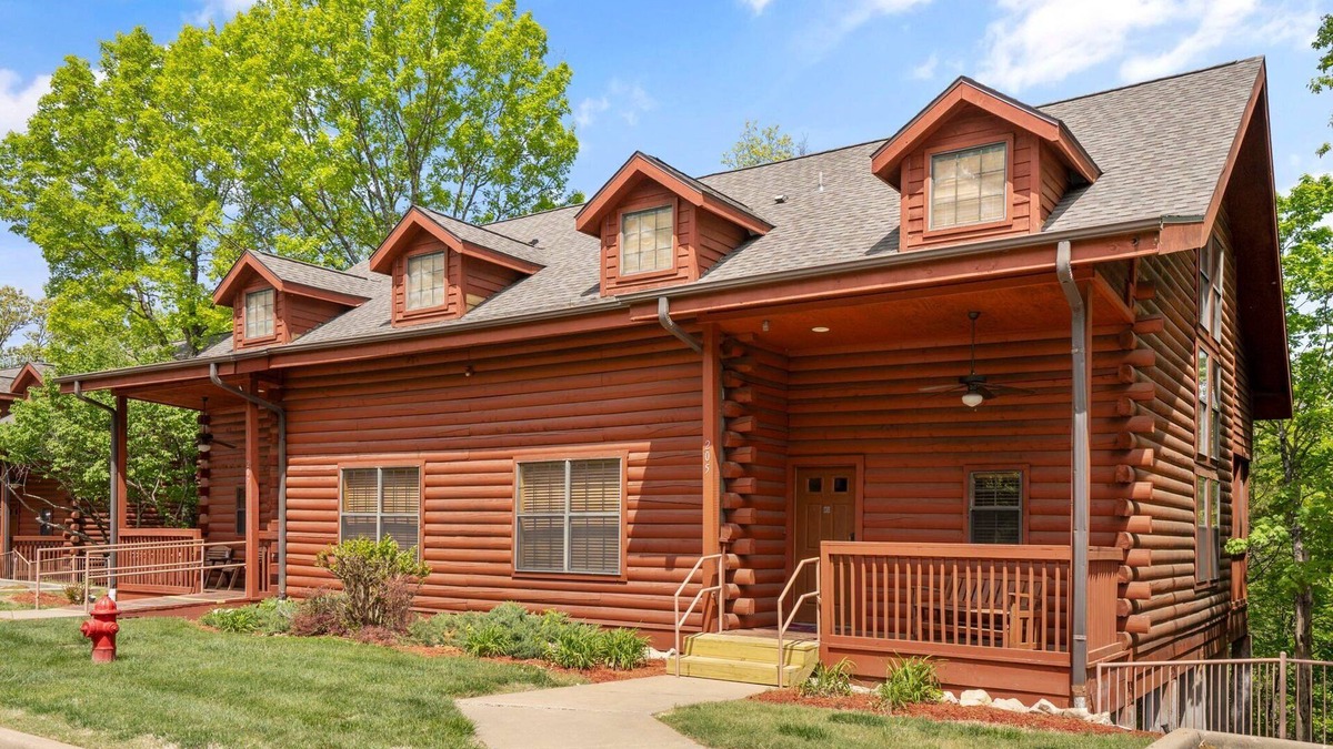 Branson Theater District Cabin | Spacious 4 BD Cabin at Thousand Hills Golf Resort in Branson, MO - Perfect for Family Getaways!