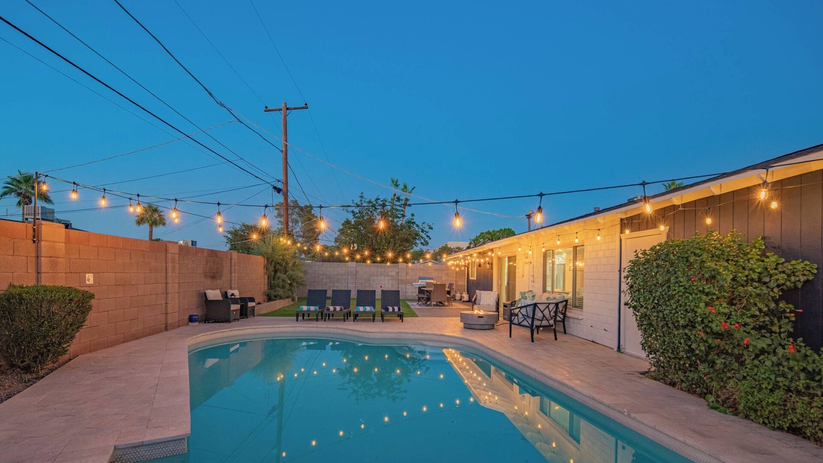 Scottsdale Estates Nine House | Spacious 4 bd house 5 min from Old Town Scottsdale with Pool & Putting Green