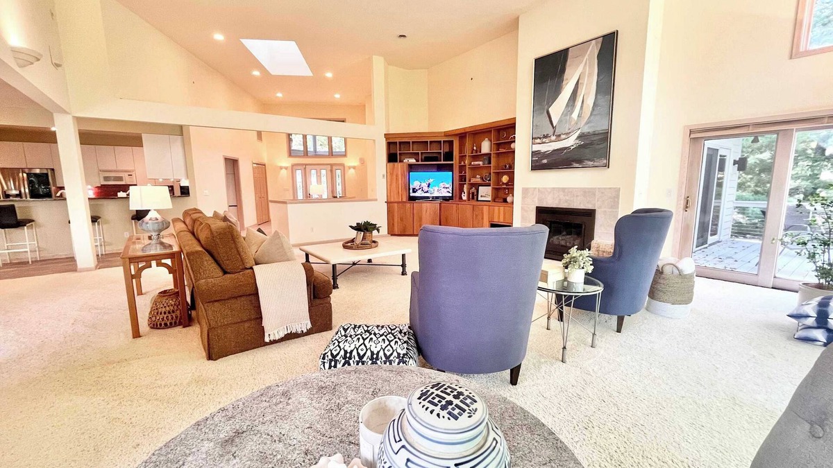 Fontana House | Spacious 4 BDR Home in Desirable Abbey Springs!