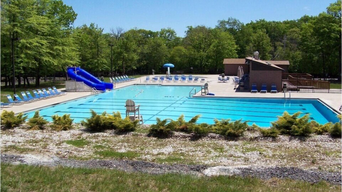 Dingmans Ferry House | Spacious 4 bdrm w/sauna, pool table, Roku TV & Wi-Fi