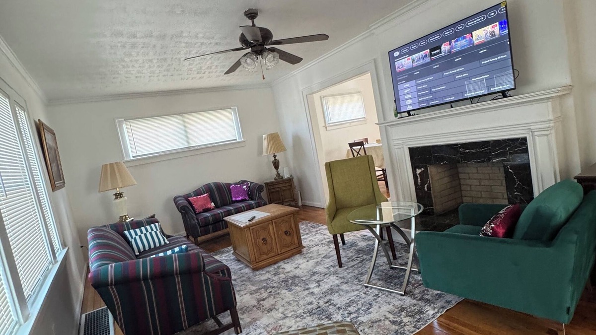 Cleveland House | Spacious 4-bedroom Near Cleveland Clinic, Downtown