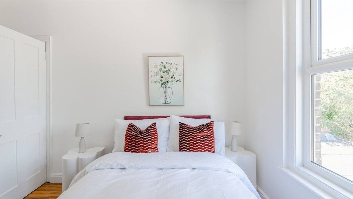 Chatham House | "Spacious 4-Bed Family Home in Chatham – Modern Comfort & Prime Location!"