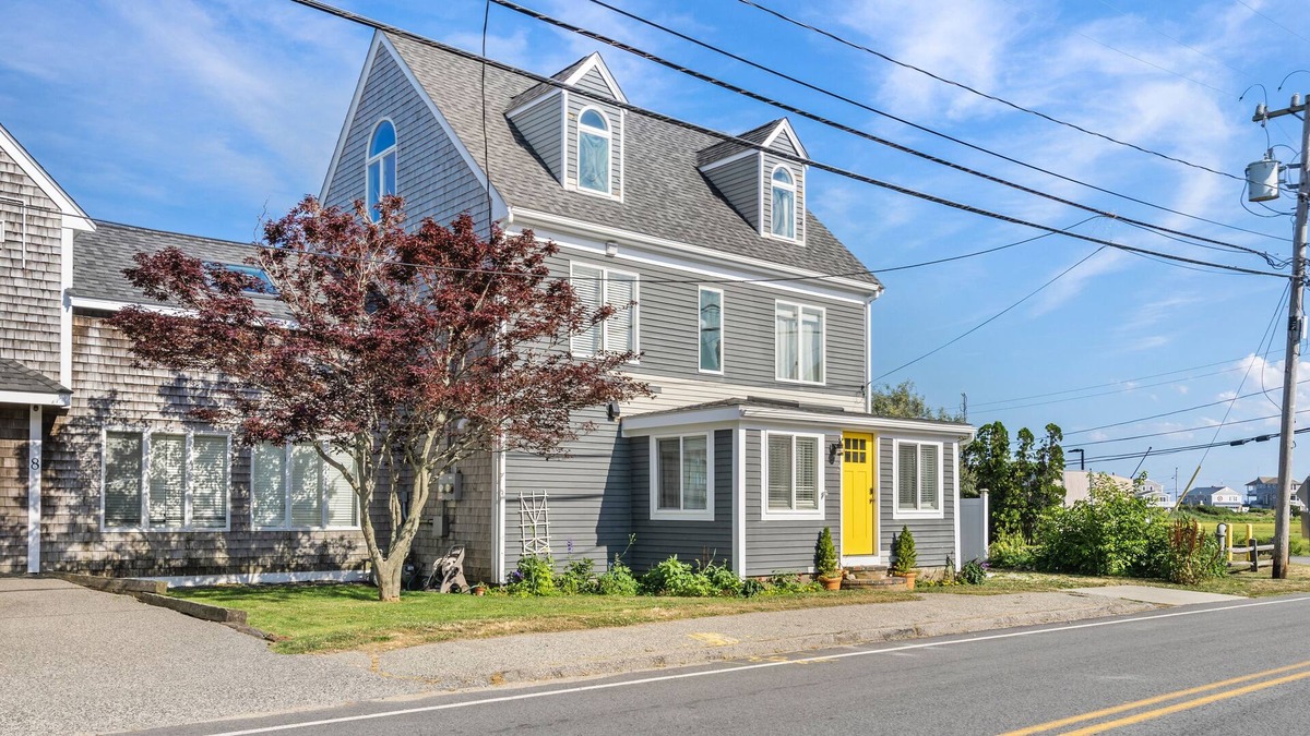 Brant Rock House | Spacious 4 bed home walk to Marina and beaches w/pvt yard