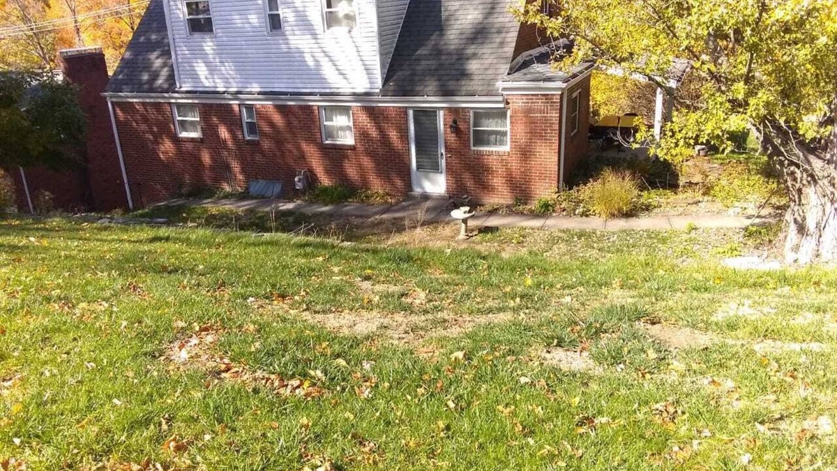 Mount Lebanon House | Spacious 4 bed on a huge corner lot in Mt Lebanon
