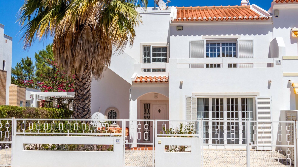 Retur House | Spacious 4 bed villa, swimming pool, games room, 150m from the beach - 109964/AL