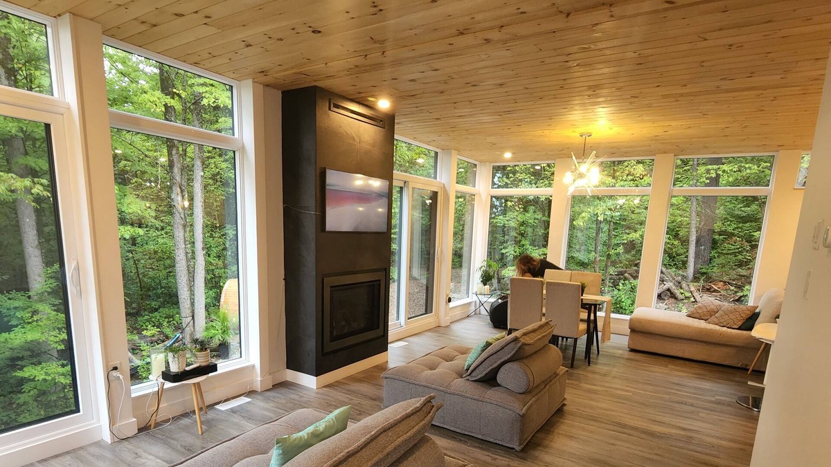 Wakefield House | Spacious 4-Bed w sauna, cozy fireplace & rooftop