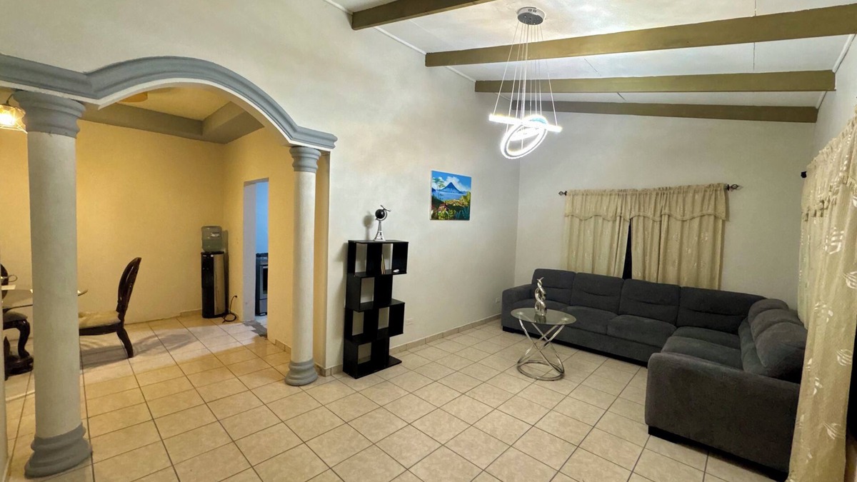Sector 1 Nor-Oeste House | Spacious 4-bedroom house with WiFi and AC in vibrant San Pedro Sula