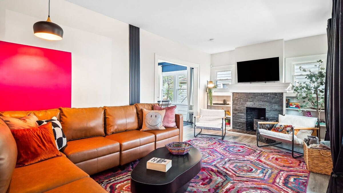 Cuyahoga Falls Apartment | Spacious 4 Bedroom Sleeps 10 W/Sauna and Hot Tub