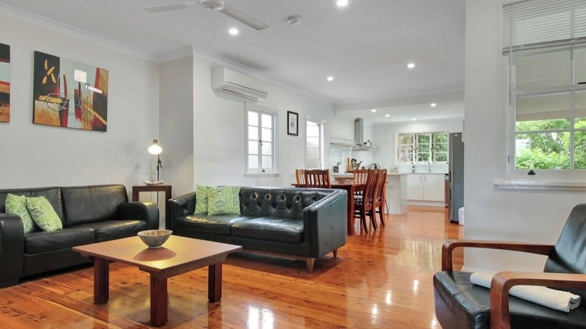 Woolloongabba House | Spacious 4 bedroom house - Walk to Southbank