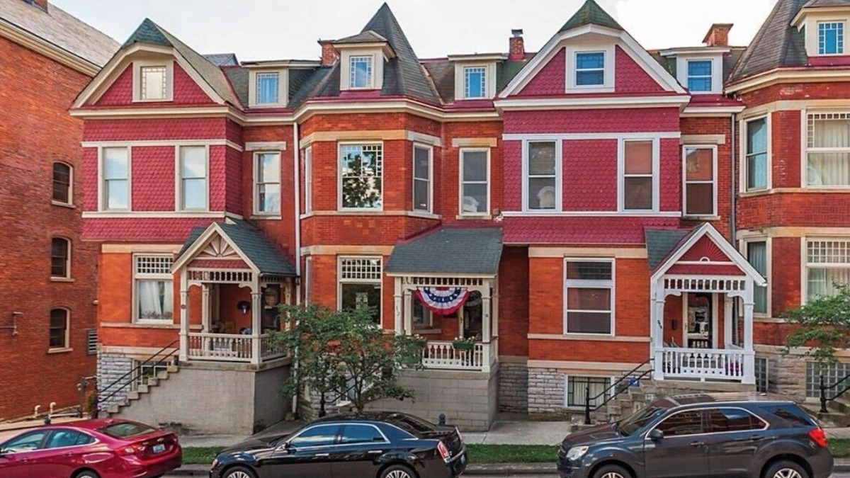 Maysville House | Spacious 4-bedroom 19th Century home in historic downtown Maysville!