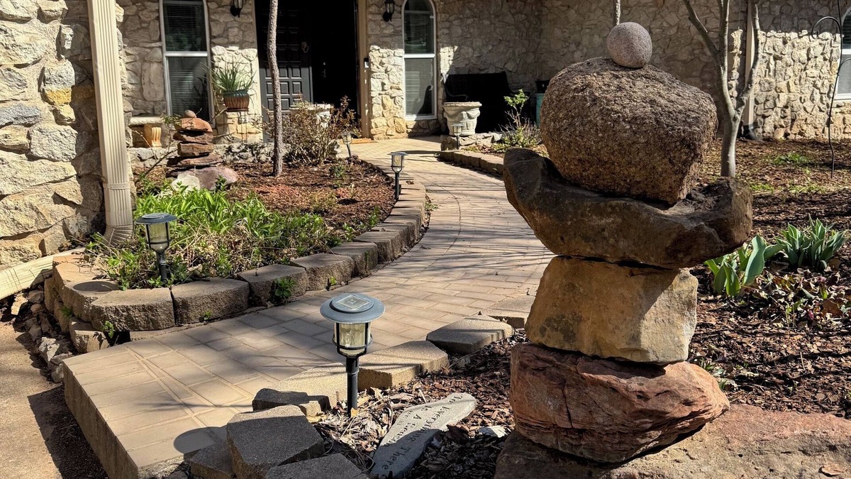 Edmond House | Spacious 4-bedroom, 2-1/2 bath, 2,700 sq ft, wooded one acre lot