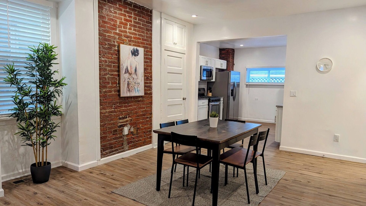 Greenfield House | Spacious 4-bedroom/2-bathroom house with WiFi and AC in charming Pittsburgh