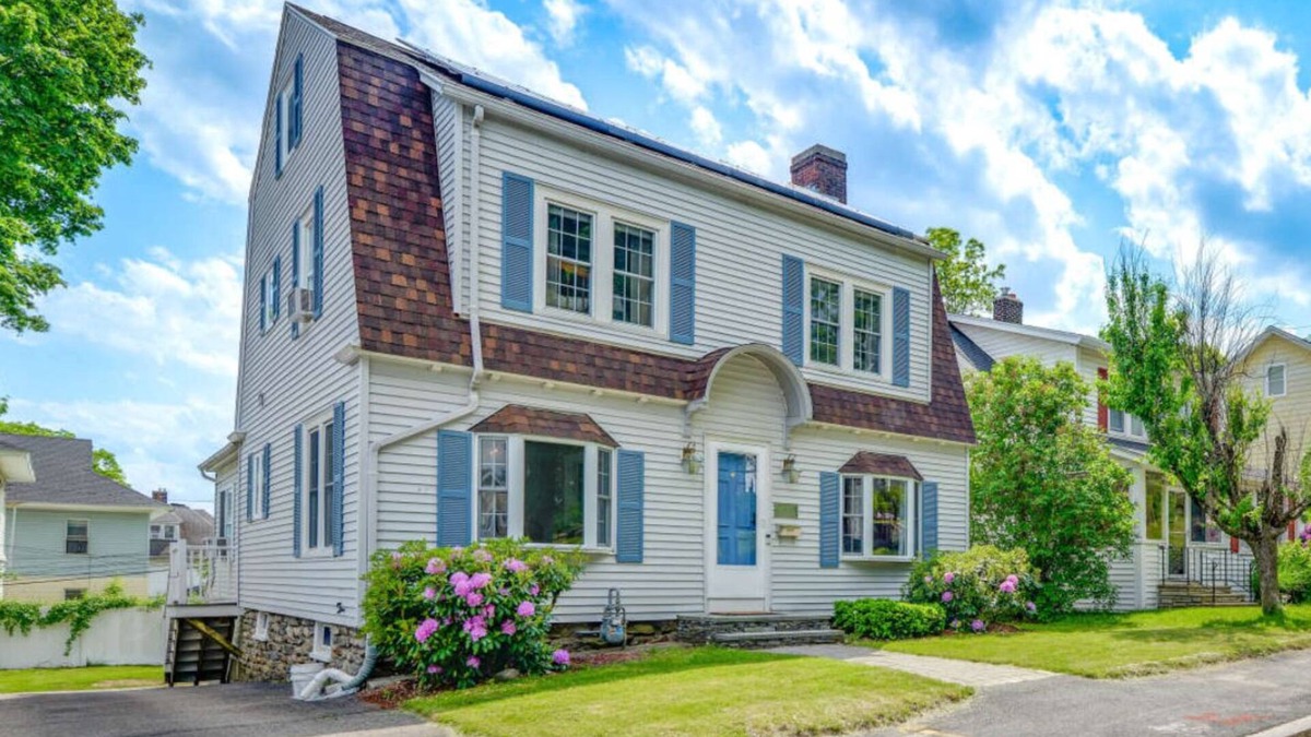 Worcester House | Spacious 4-bedroom, 2 bathroom house with WIFI in charming Worcester
