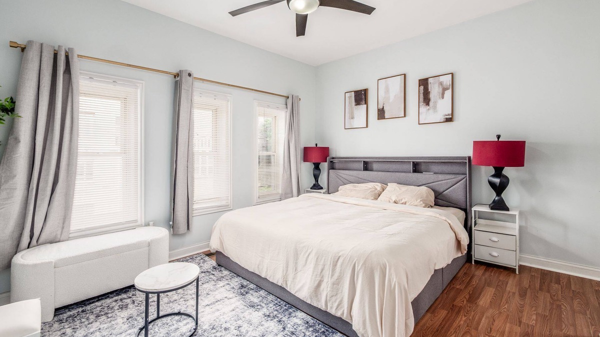 Olde Towne East House | Spacious 4-bedroom 3 baths in 2 story townhome in Old Towne East w/Game Room