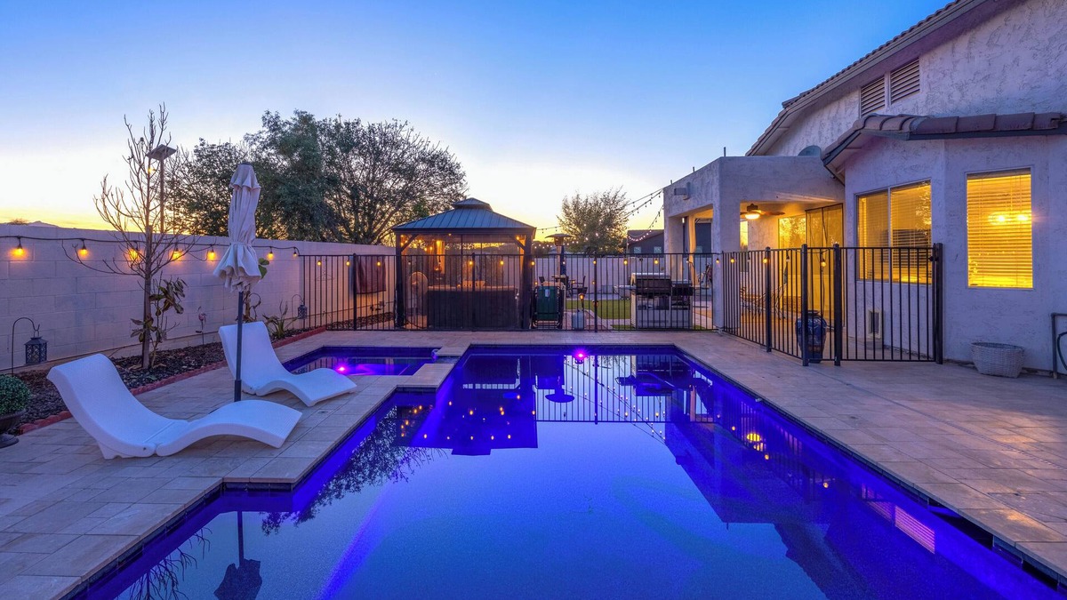 Laveen Meadows House | Spacious 4-bedroom/3-Bath house with pool and 8-person Spa in lovely Phoenix