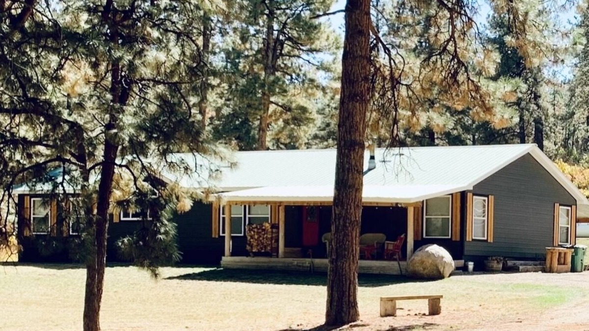 Durango - Purgatory House | SPACIOUS 4 Bedroom 3 Full Bath Mnt Home, 16 Acres Bordering BLM. Dogs Welcome!