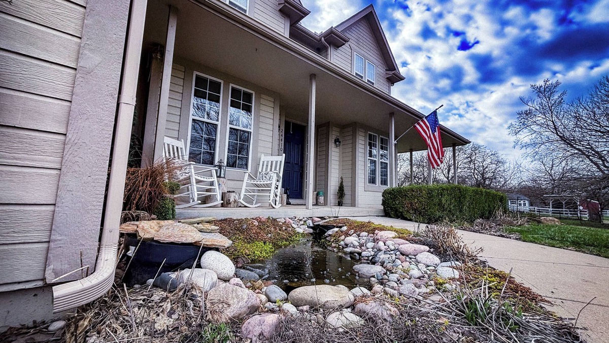 Cleveland House | Spacious 4-Bedroom 3 Acre Fence County Home in Cleveland MO!