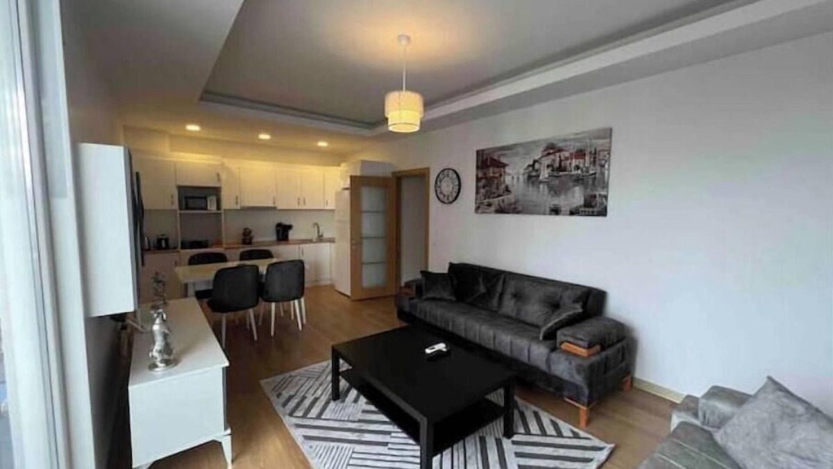 Esenyurt Apartment | Spacious 4-bedroom apartment in charming Istanbul with AC