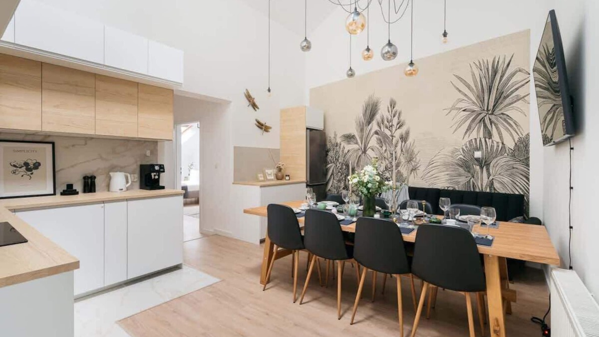 Old Town Apartment | Spacious 4-bedroom apartment in the city center