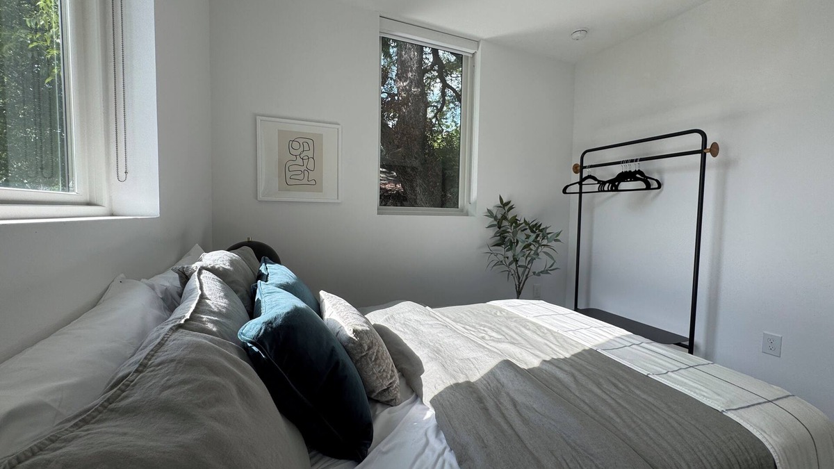 West End Apartment | Spacious 4-bedroom apartment in charming Austin with AC, fitness room