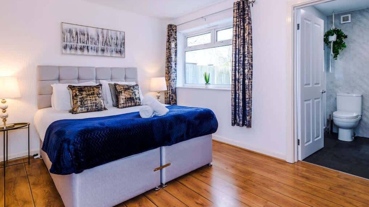 Chester House | Spacious 4 Bedroom Chester Home with parking.