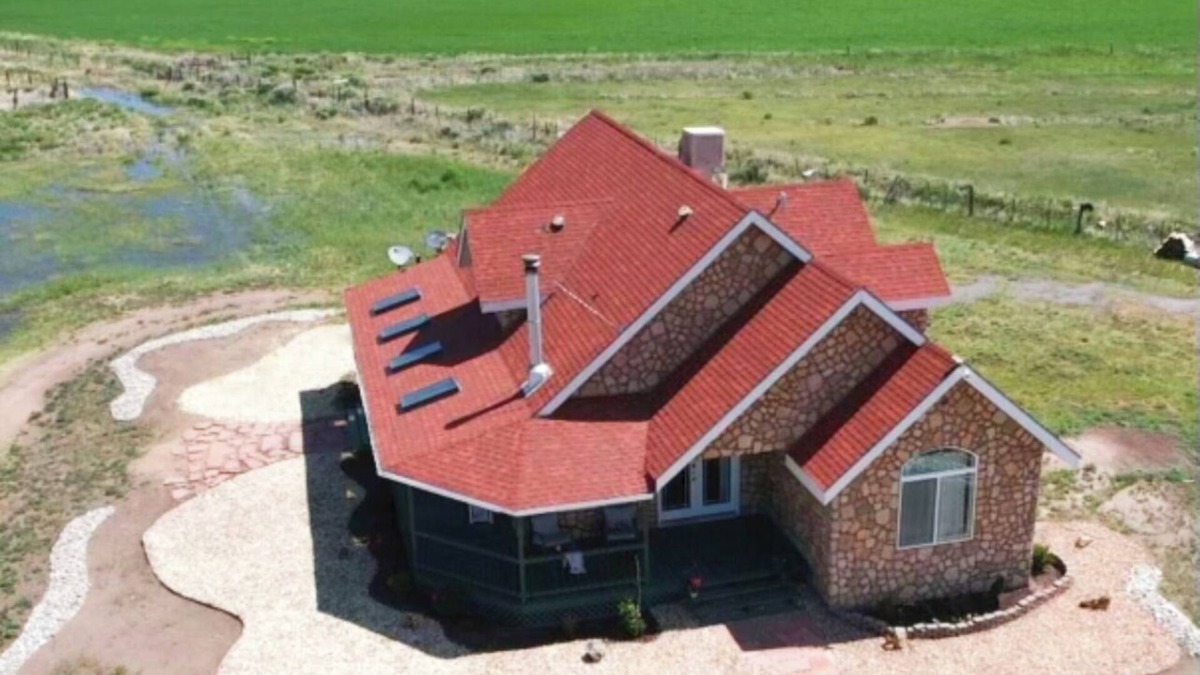 Alamosa House | Spacious 4-bedroom estate. Where luxury and convenience meets in Alamosa, Co.n
