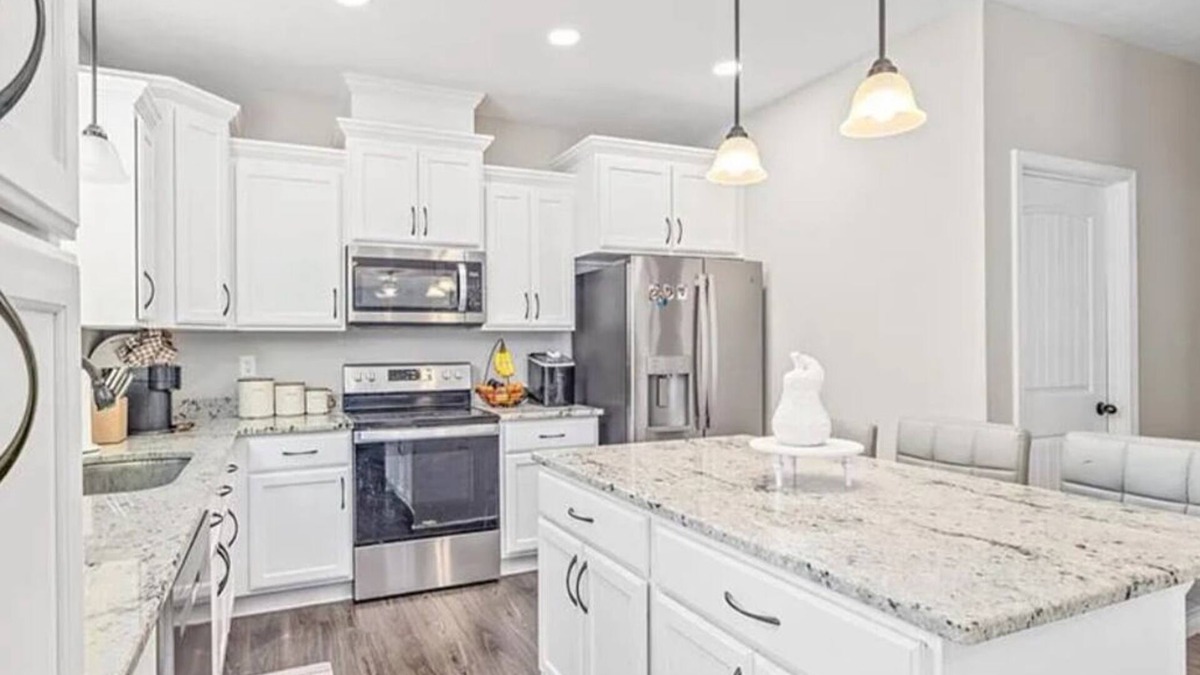 McDonough Other | Spacious 4-bedroom farmhouse minutes from Covington Square, with AC, WiFi