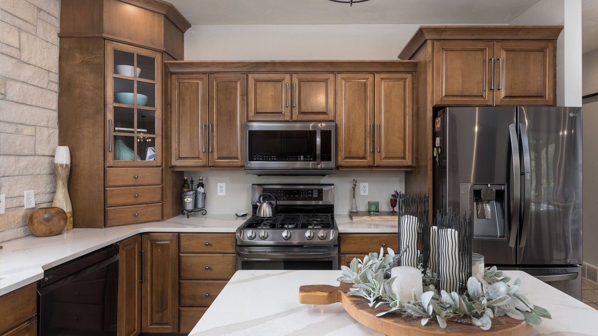 Neenah House | Spacious, 4 bedroom garden paradise with hot tub awaits in Winnebago County