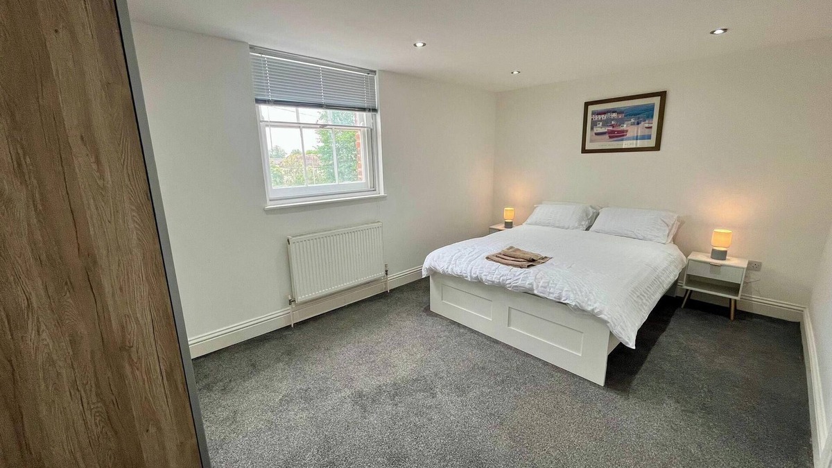 Faversham House | Spacious 4-Bedroom House - Garden & Free Parking