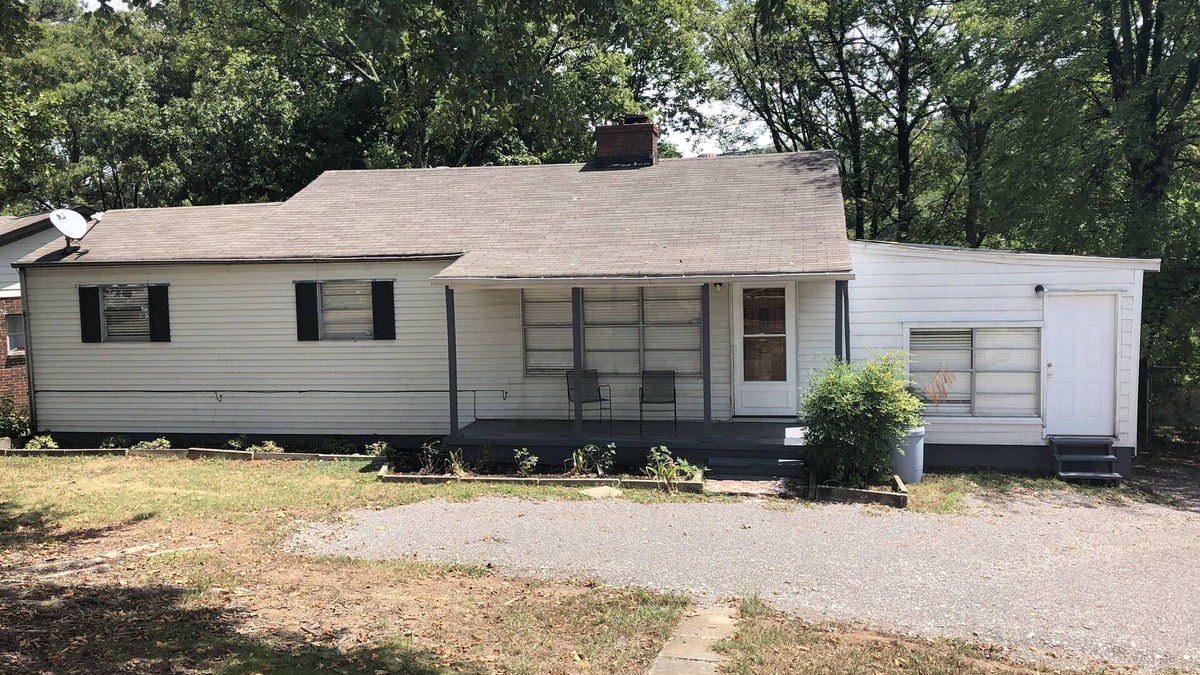 Glen Iris House | Spacious 4 Bedroom Home near UAB, Princeton, and Grandview Hospitals