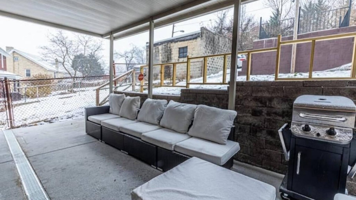 Oakland House | Spacious 4-bedroom house in marvelous Pittsburgh with WiFi, AC