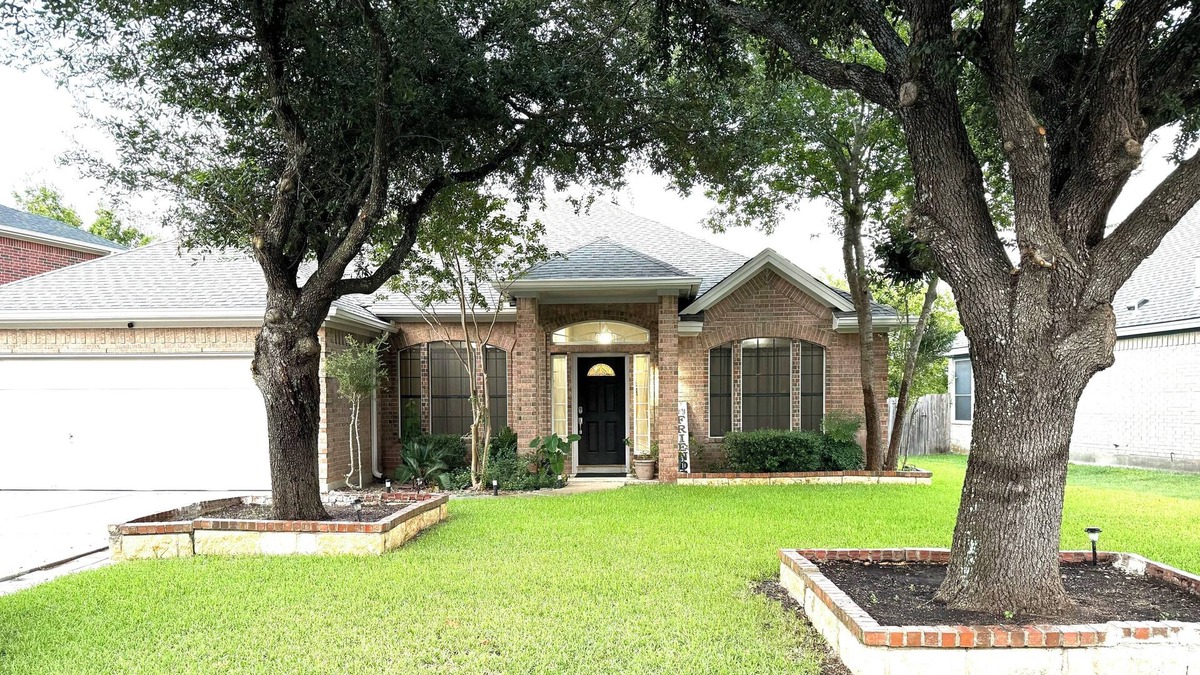 Springbrook House | Spacious 4-bedroom house in charming Pflugerville/Round Rock with WiFi, AC