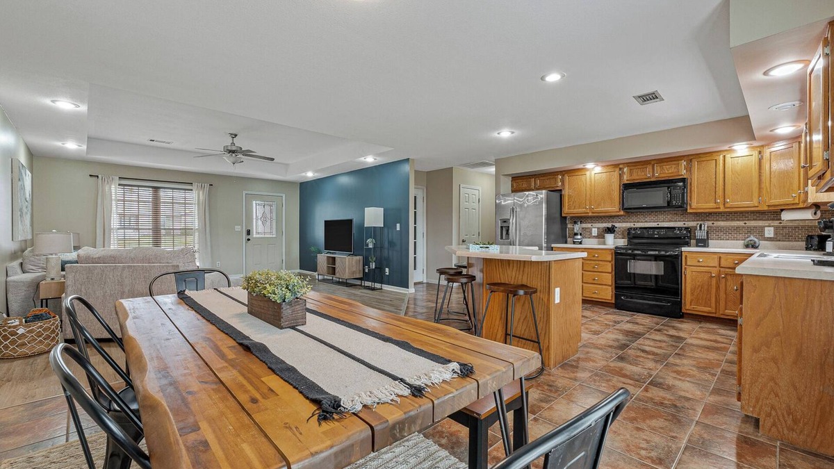 Jonesboro House | Spacious 4-bedroom house in Jonesboro with Highspeed WiFi