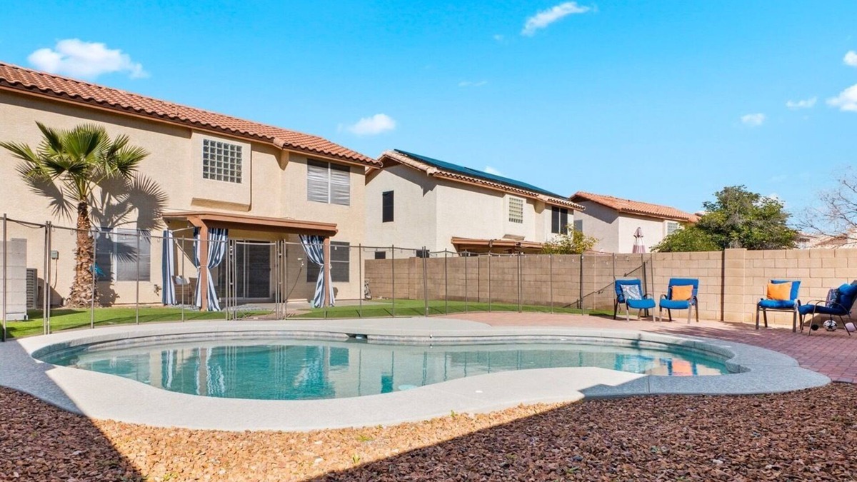 Avondale House | Spacious 4 bedroom home with pool