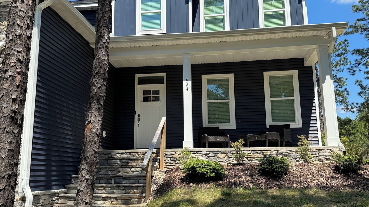 West End House | Spacious 4 bedroom home in Seven Lakes. 15 minute drive to Pinehurst Resort.