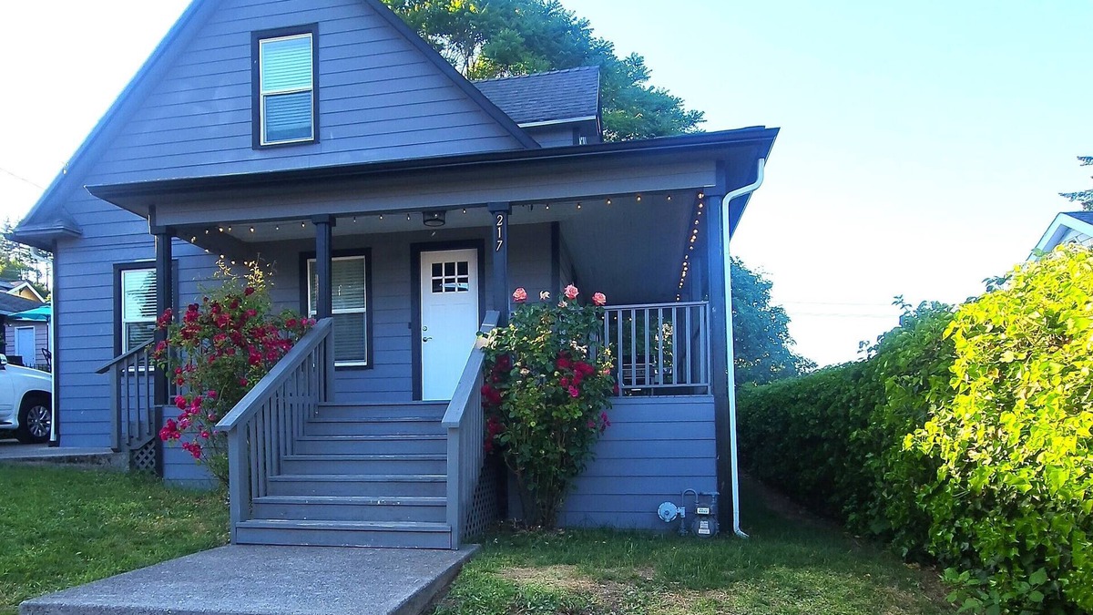Camas House | Spacious 4 bedroom home in the heart of camas!