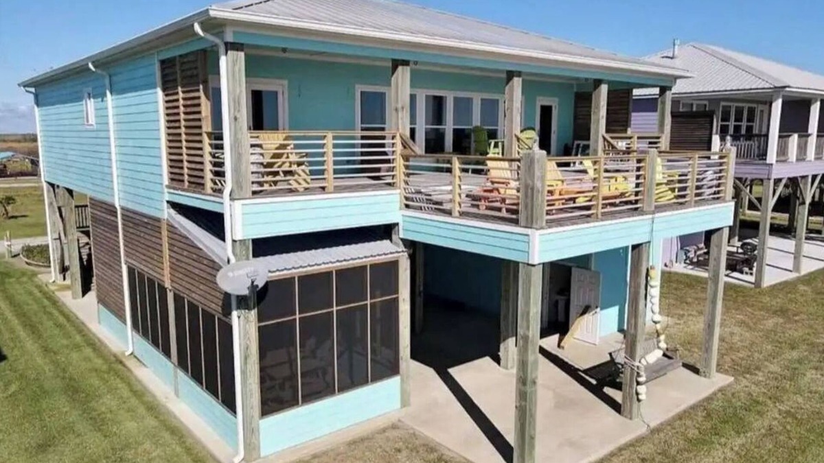 Cameron Parish House | Spacious 4-bedroom home on quiet Gulf Coast beach