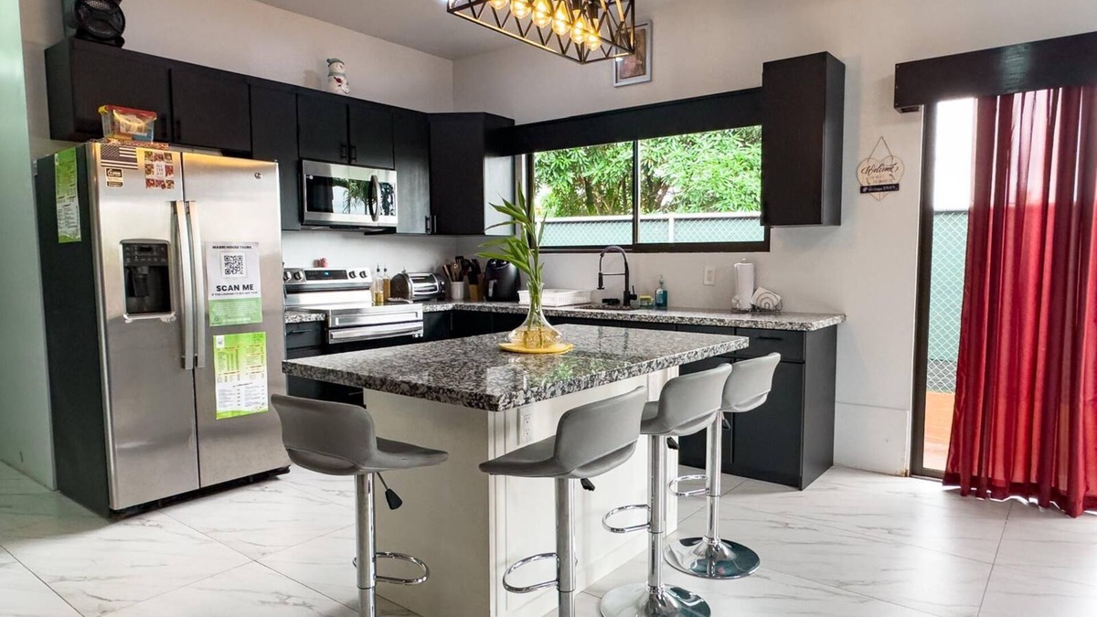 Agonia House | Spacious 4-bedroom house with WiFi, AC in lovely La Fortuna