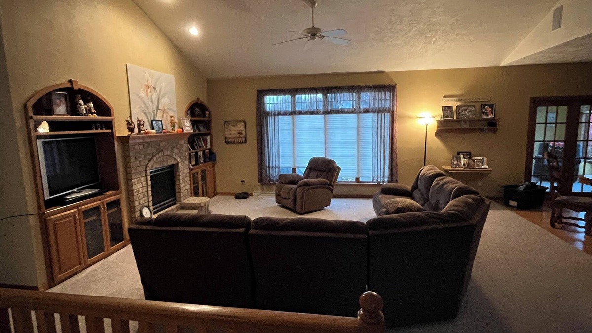 Village of Harrison House | Spacious 4-bedroom house. 23 miles to Lambeau Field and 21 miles to EAA Oshkosh