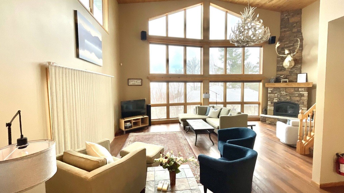 Bayfield House | Spacious 4-bedroom house sleeps 20! Stunning views, walking distance to Bayfield