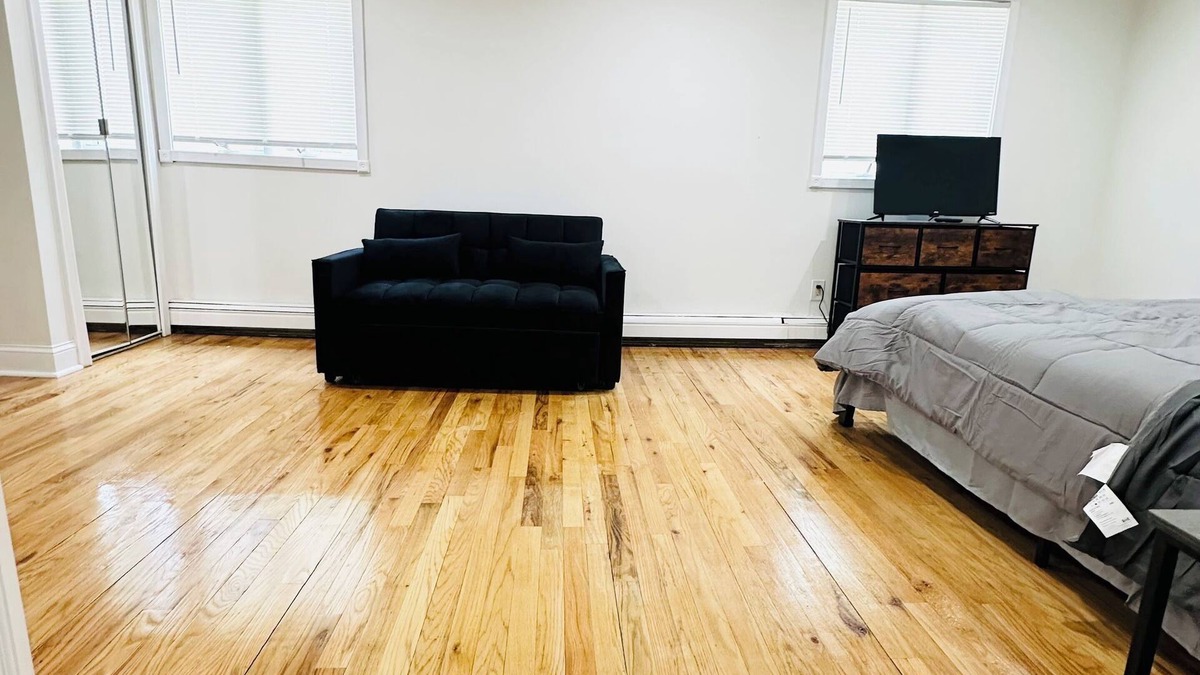 Lynbrook House | Spacious 4-bedroom house in lovely Lynbrook with WiFi, AC free parking
