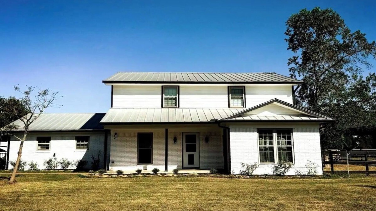 Magnolia House | Spacious 4-bedroom house in Magnolia. Visit our mini-cow, donkeys and goats!