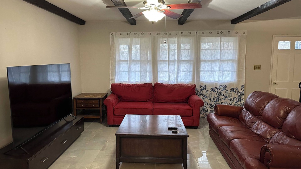 Rolling Road Farms House | Spacious 4-bedroom house in cool Woodlawn with AC, WiFi Baltimore DC area