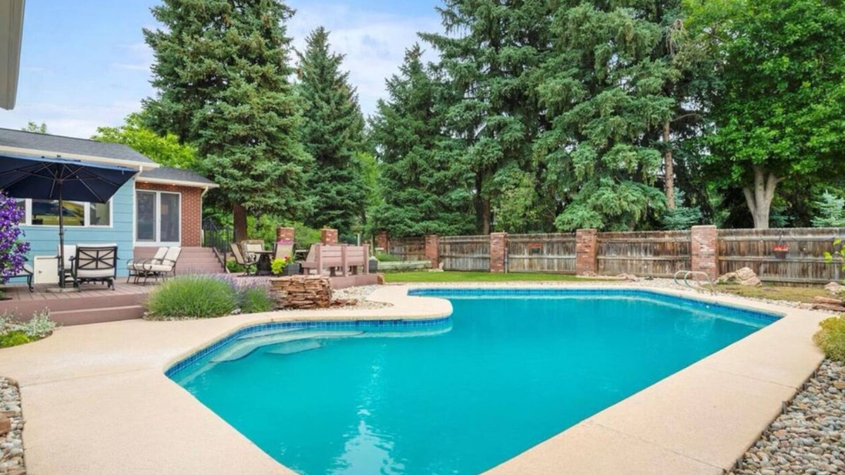 Gunbarrel House | Spacious 4-bedroom house with fast WiFi, trails and views, pool