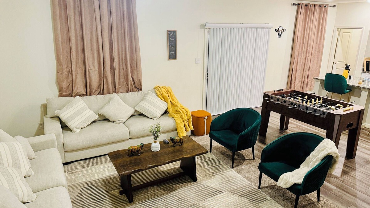 Crowley House | Spacious 4-bedroom house in serene Crowley with WiFi, AC