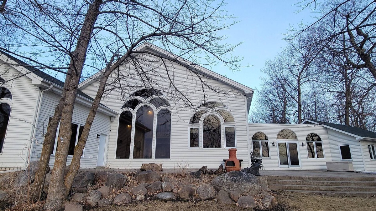 Erskine House | Spacious 4-bedroom house near Erskine MN on Union Lake with AC/WiFi/Games